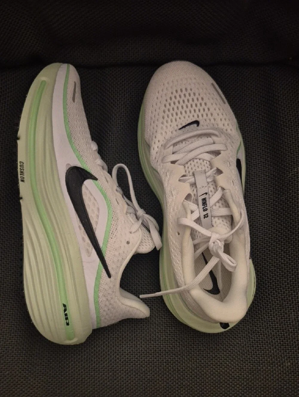 Nwt Nike Winflo 12 White Sneakers with Black Swoosh and Mint Green Accents